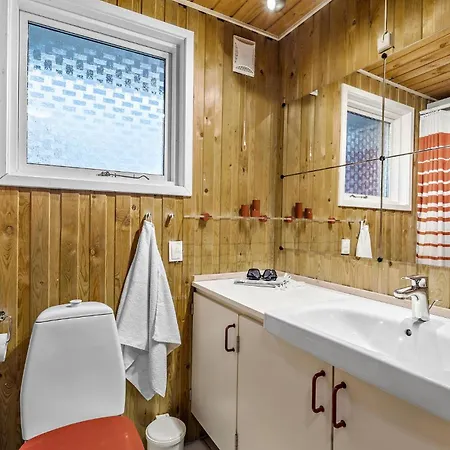 4 Bedroom Awesome In 別荘