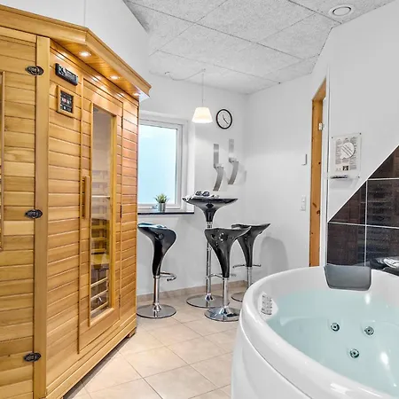 別荘 4 Bedroom Awesome In Hadsund