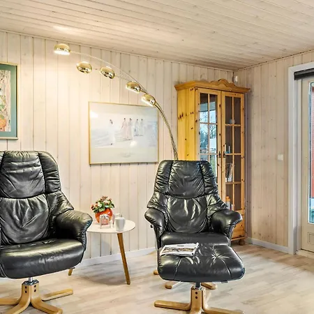 4 Bedroom Awesome In 別荘